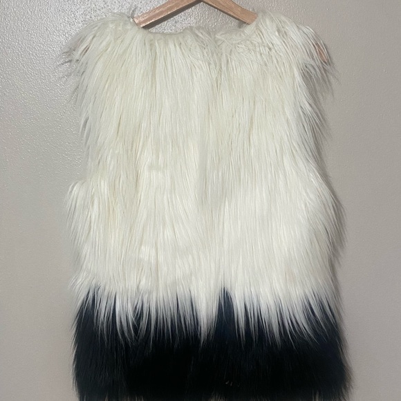 Nieman Marcus Faux Fur Vest in Black and White - Picture 2 of 5